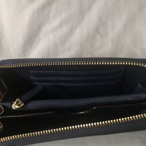 Michael Kors Accessories - Michael Kors Jet Set Wallet/Wristlet Michael Kors Accessories - Michael Kors Jet Set Wallet/Wristlet